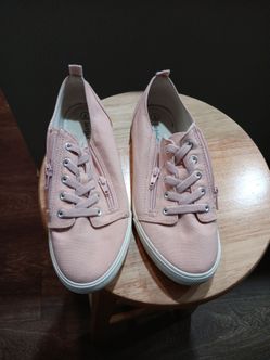 Cat&Jack pink tennis shoes size 9