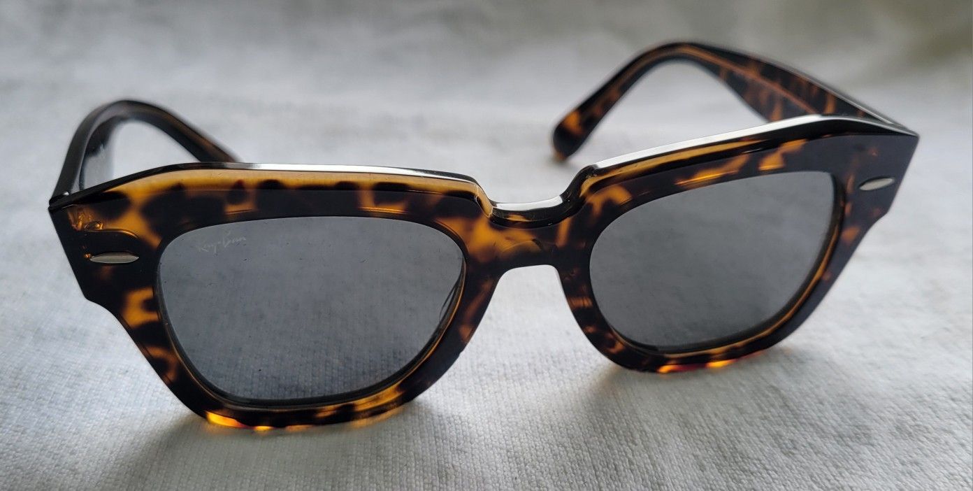 Women's sunglasses. Ray-ban