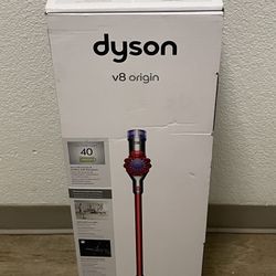 Dyson V8 Vacuum *NEW*