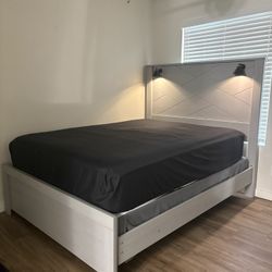 Queen Bed Frame w Lights 