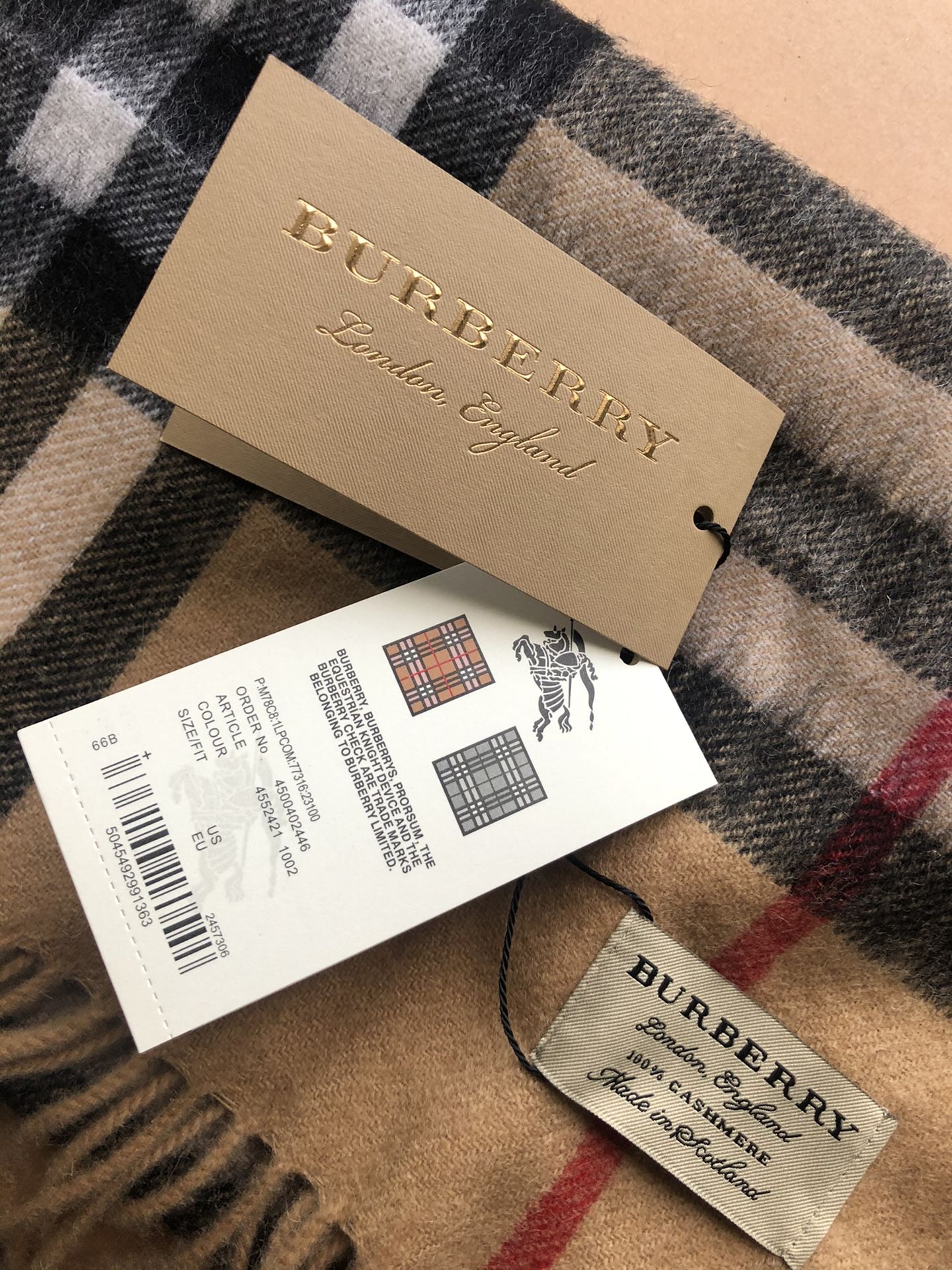 Authentic Burberry scarf (NEW)