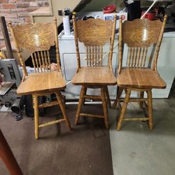 Set Of 3 Amish Swivel Oak Barstools 