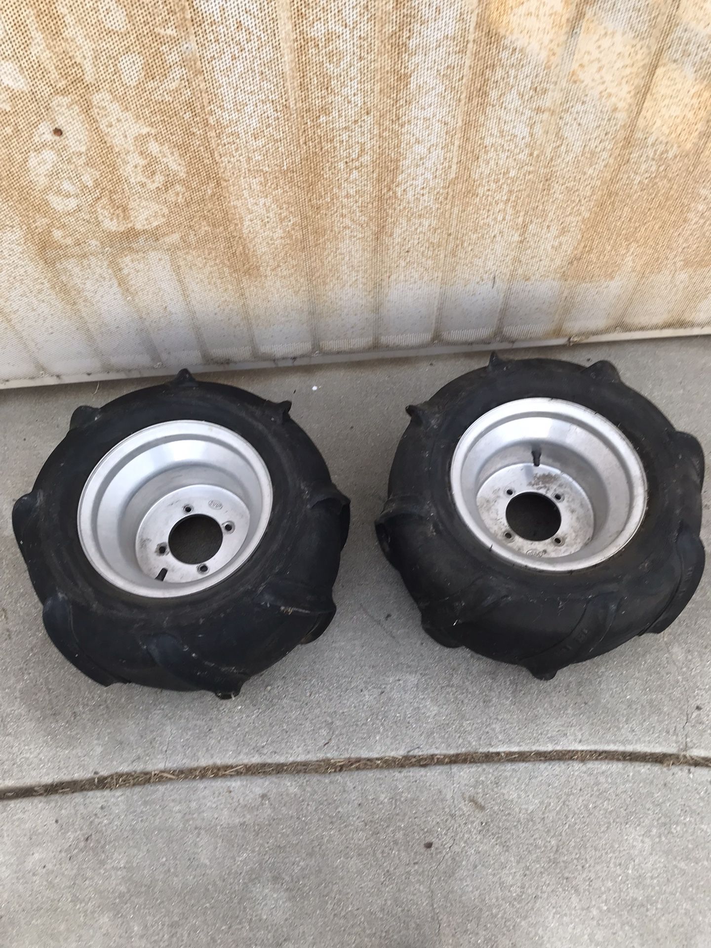 Paddle Tires For a Quad 