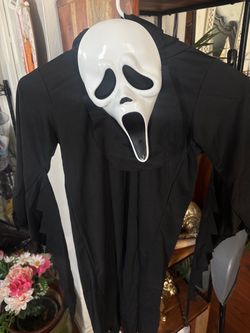 Ghostface Scream Halloween Costume with voice changer and fake blood knife