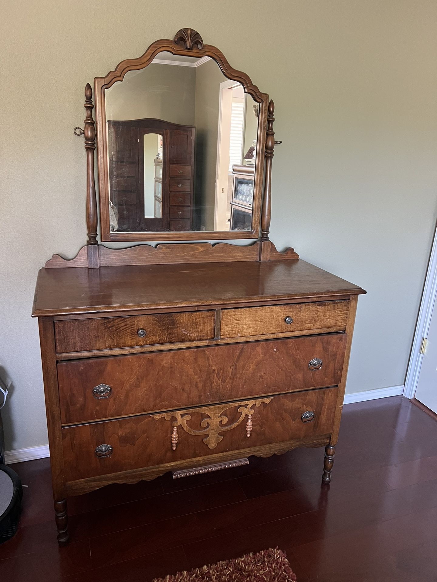 Antique 1930’s 4 drawer Cavalier dresser & mirror