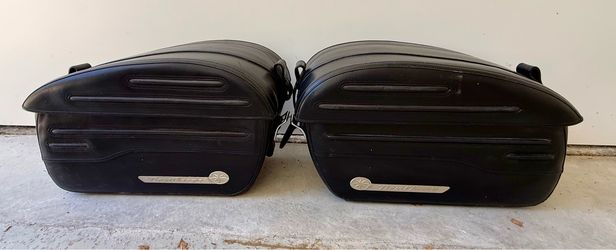 YAMAHA ROYAL STAR TOUR CLASSIC LEFT SIDE LEATHER SADDLE BAGS OEM RM-313
