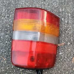 93 94 95 96 97 98 JEEP GRAND CHEROKEE RIGHT TAIL LIGHT 150127