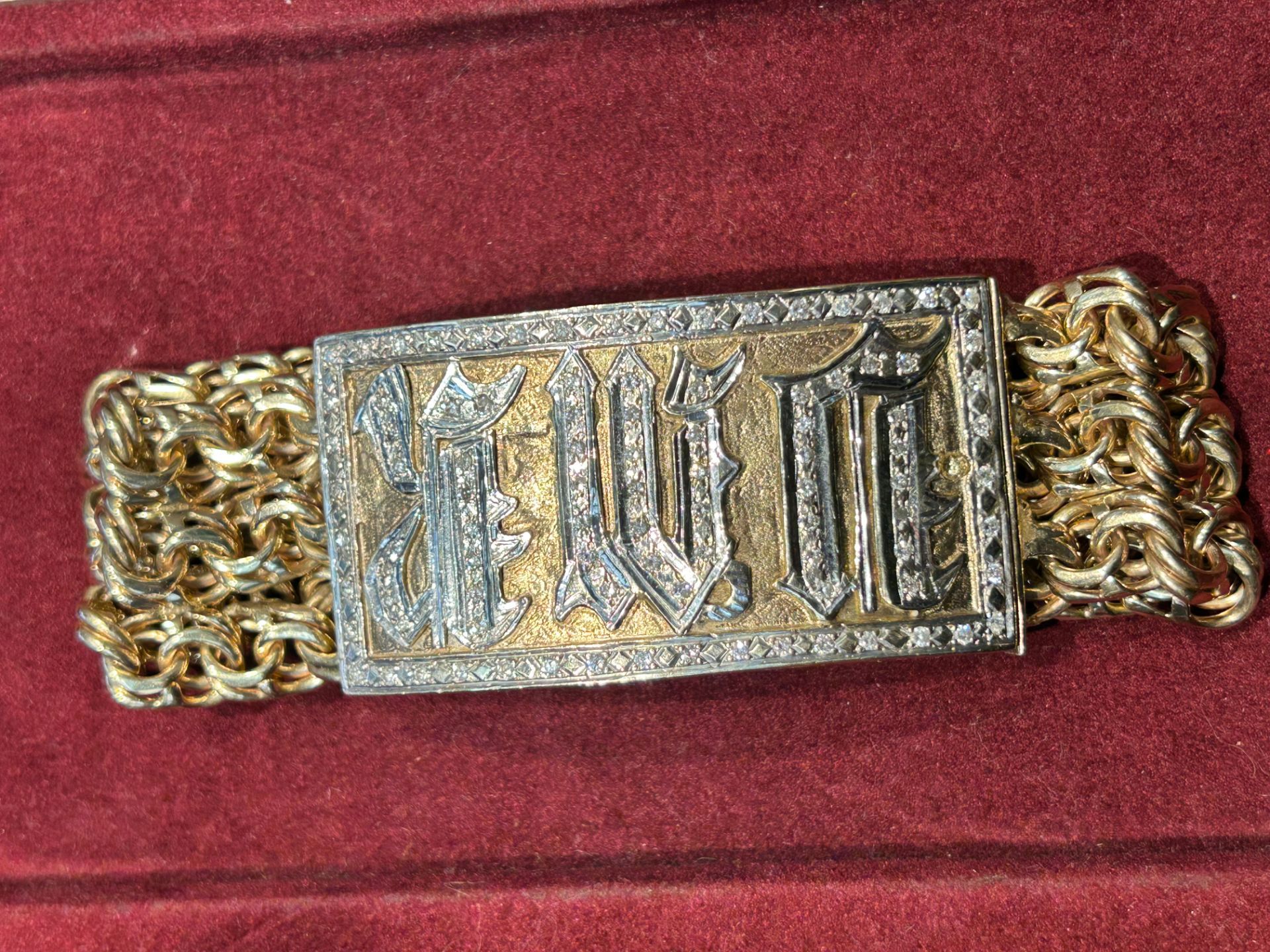 10kt Diamond Chino Link Bracelet (161.4 grams 94 Diamonds total carat weight of 2.82 carats)