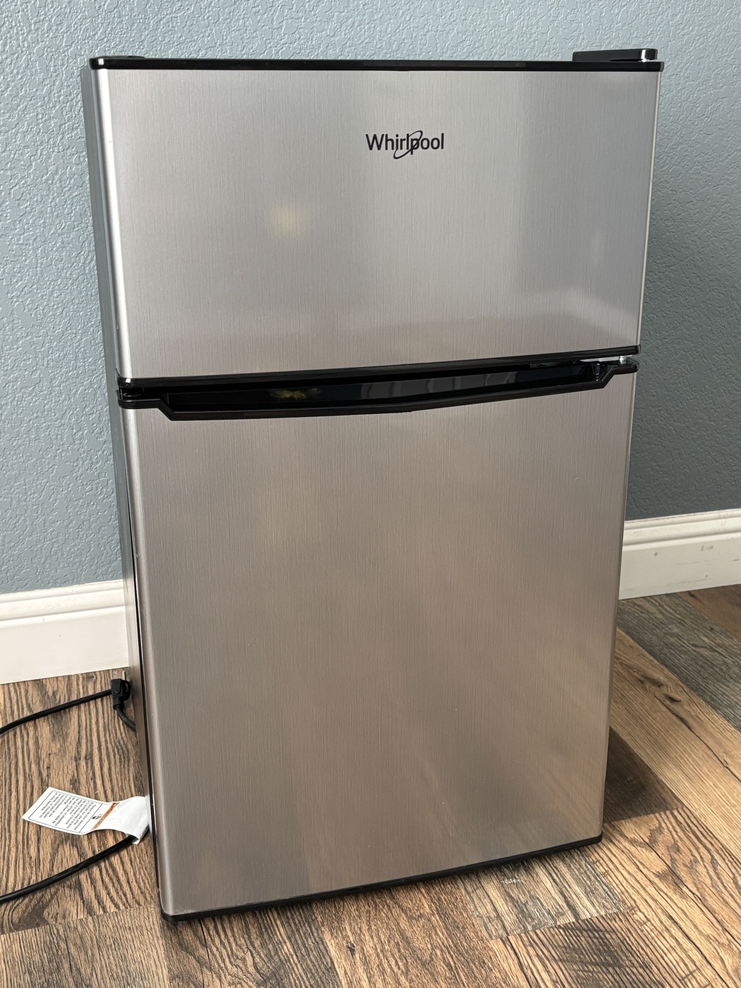 Whirlpool Mini Refrigerator 