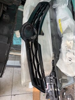 Toyota Corolla s/special 2014-2016 main upper emblem grill