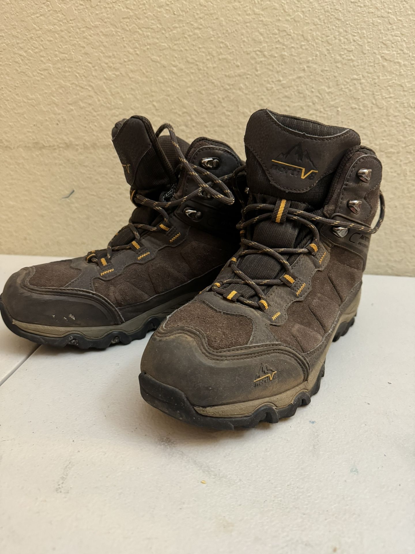 Size 7.5 boys hiking shoes Hiking Boots. 