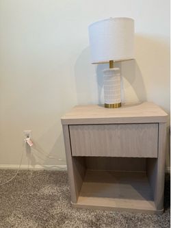 2 Nightstand and 2 Lamps