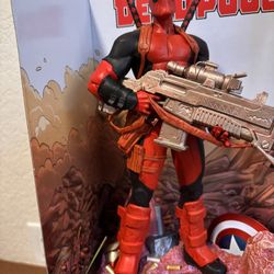 Deadpool Statue 