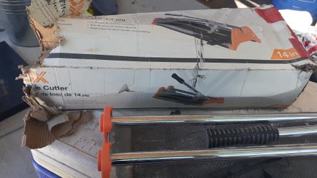 Tile cutter