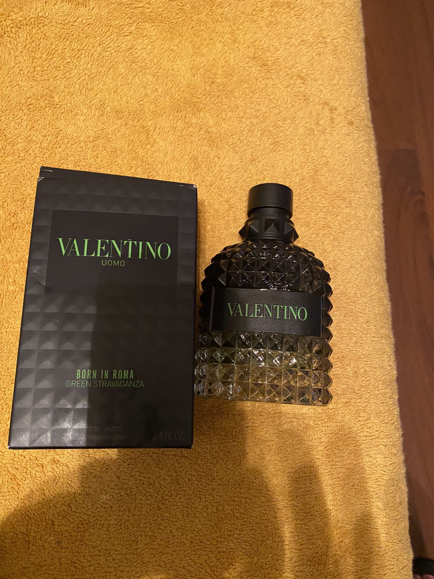 Perfume Valentino. Hombre Uomo. Green Stravaganza
