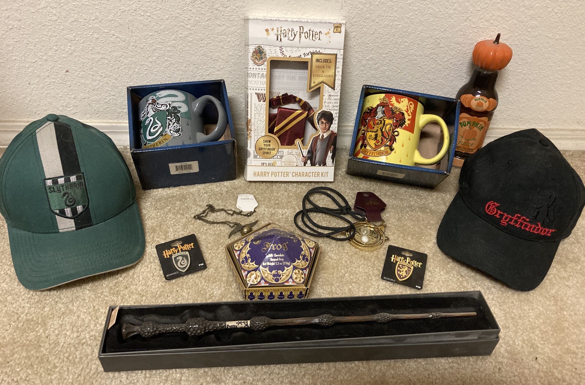 Harry Potter Collection of Gryffindor and Slytherin items - Sold as lot for one price 