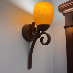 2 Light Fixtures 