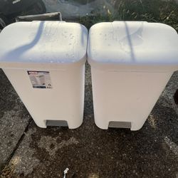 Sterilite 11.9 Gallon Step On Wastebasket With Lid 