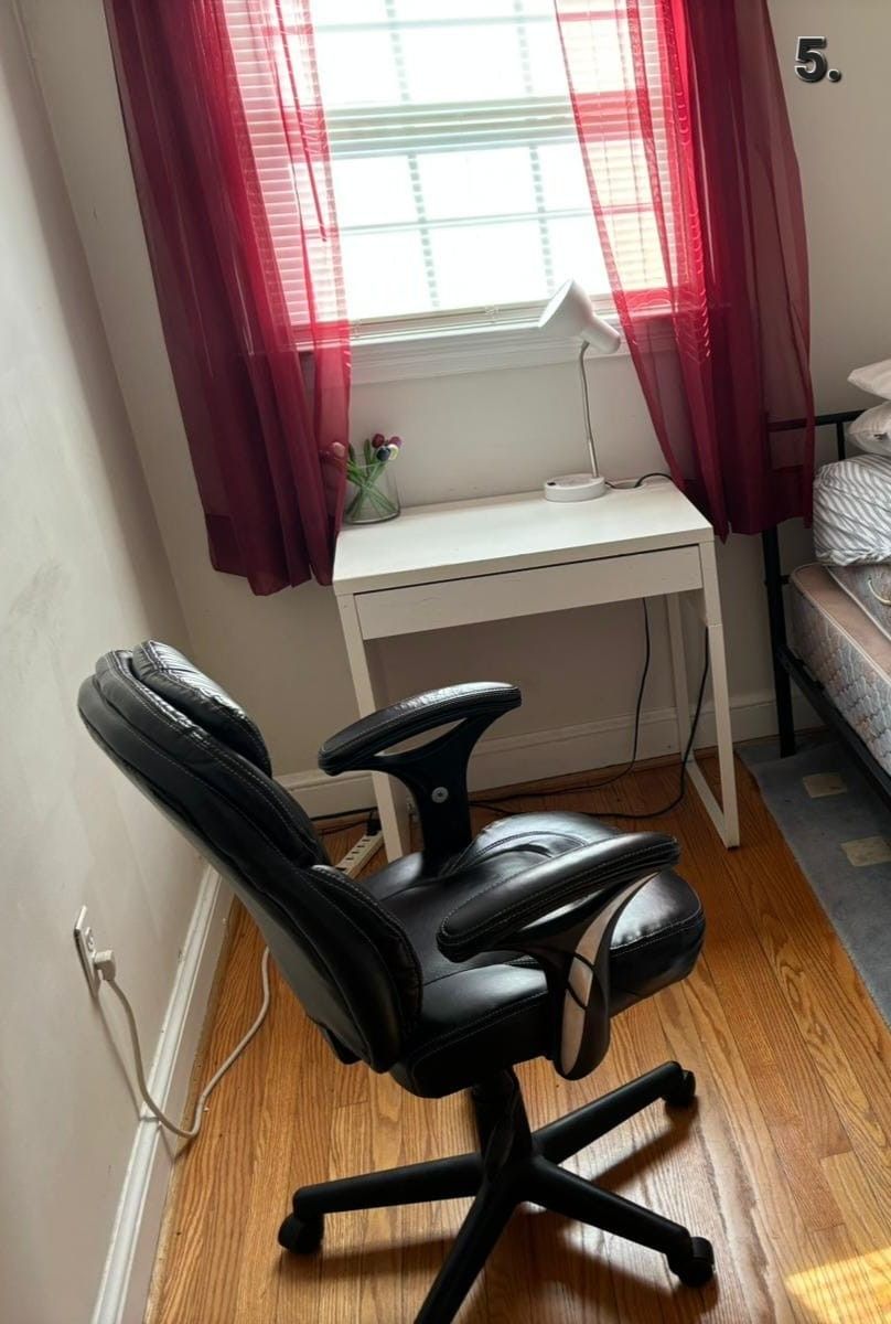 Black computer chair on wheels