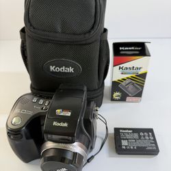 Kodak EasyShare Z7590 5.0MP Digital Camera Bundle w/ Bag Charger