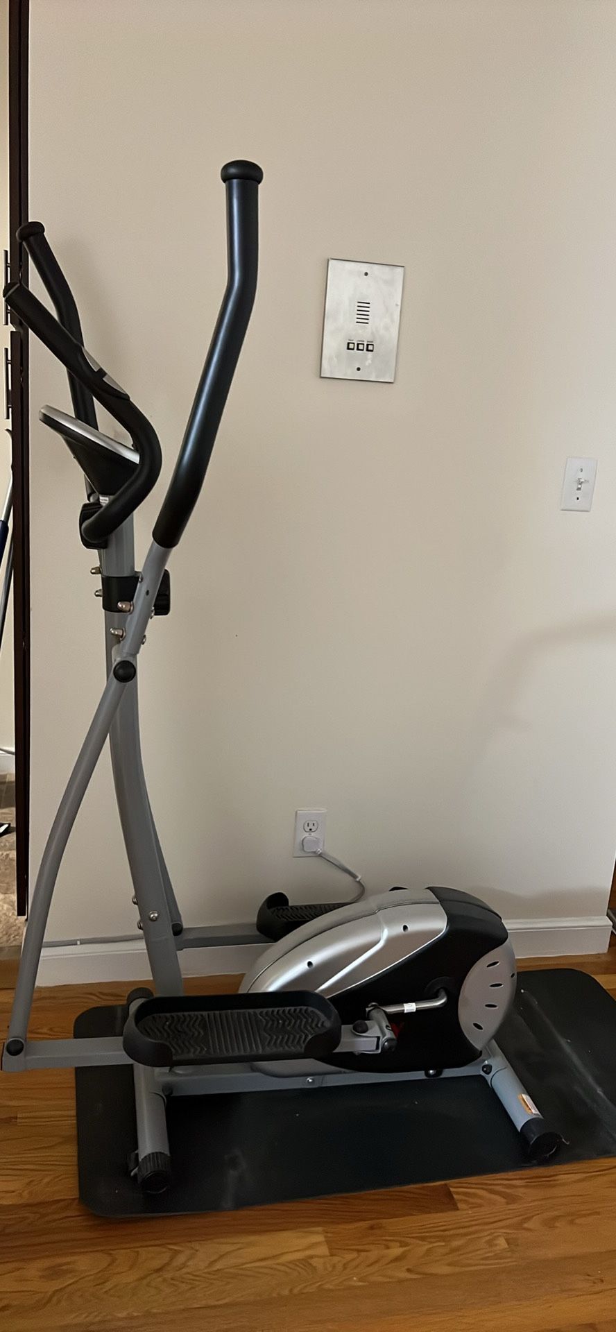 Sunny Health & Fitness SF-E905 Elliptical Machine