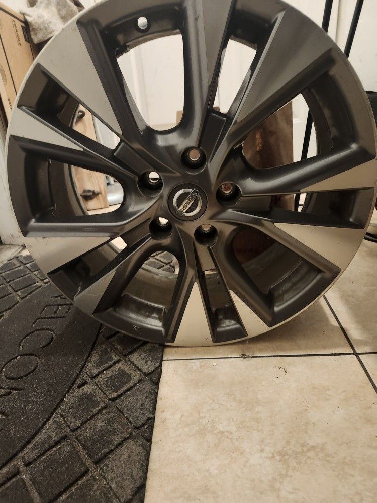 Nissan Rim