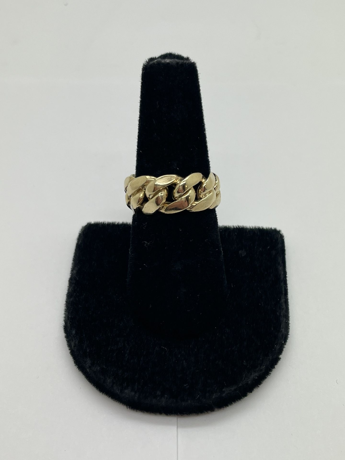 CUBAN RING 10KT YELLOW GOLD, SIZE 7.5, 8.9 MM, 7.4 GRAMS. 
