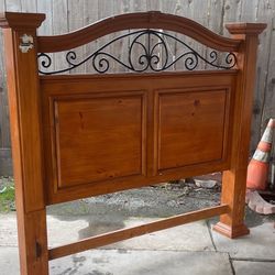 Queen Oak Wood Bed In Good Conditions