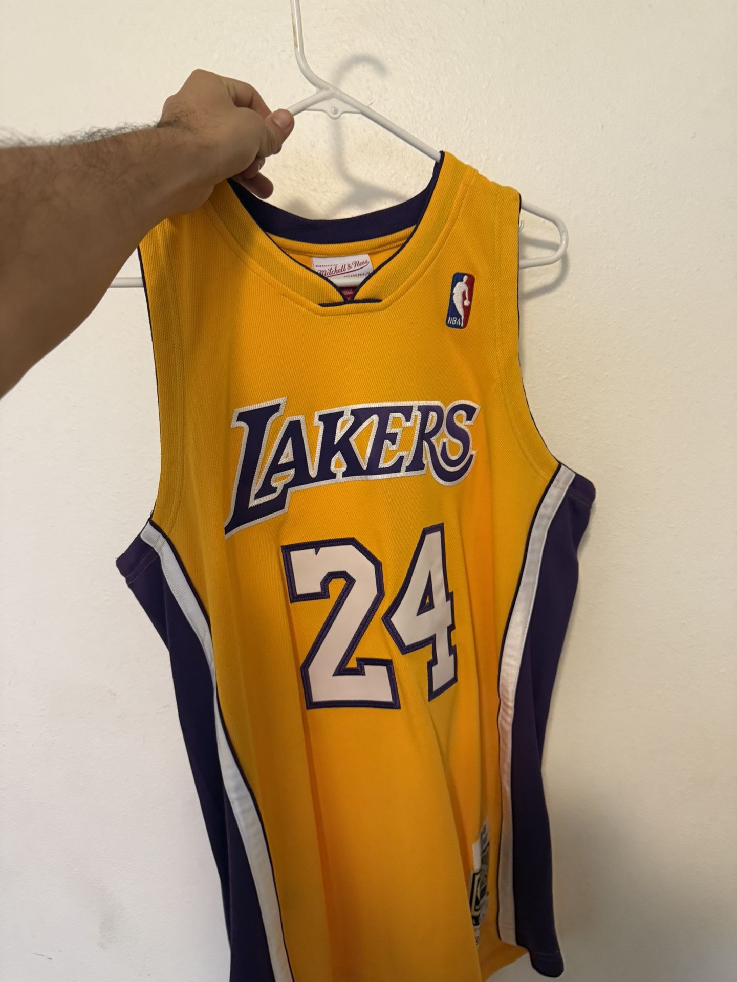 Los Angeles Lakers Authentic Kobe Bryant Jersey Size L Never Worn 