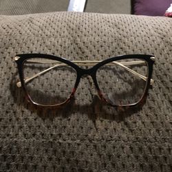 Glasses With Case And Cleaning Cloth
