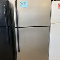 GE Refrigerator Ex Large  .  Warranty  . Delivery Available . 2203 Fowler St. 33901