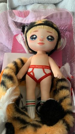 Na na na surprise CJ cuddles