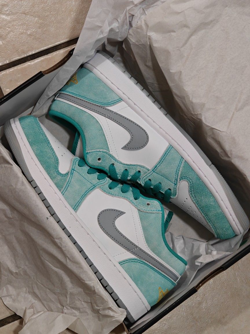 NEW Jordan 1 Low Size 9 Mens