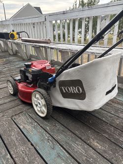Toro Recycler 22” SmartStow Lawn Mower Briggs & Stratton 163cc Engine Grass Catcher Included Starts Easy and Runs Great