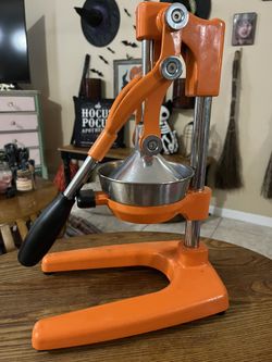 Professional Hand Juicer - Cast Iron - Heavy Duty