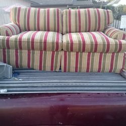 Couch,Love Seat Like New No Stains  60$obo