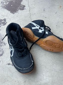 Size 13 asics wrestling shoes