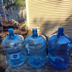 Tres Botes Limpios Para Su Agua Farmhouse Decor Water Jugs All Only 10$