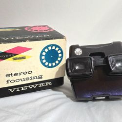 MINT condition Vintage Sawyer's Stereo Focusing View-Master in Original Box!