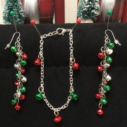 CHRISTMAS 🎄  BRACELET AND EARRINGS SET, NEW