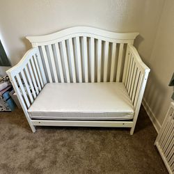 Crib/Toddler bed + Mattress