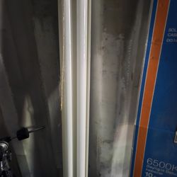 Fluorescent light fixtures and bulbs