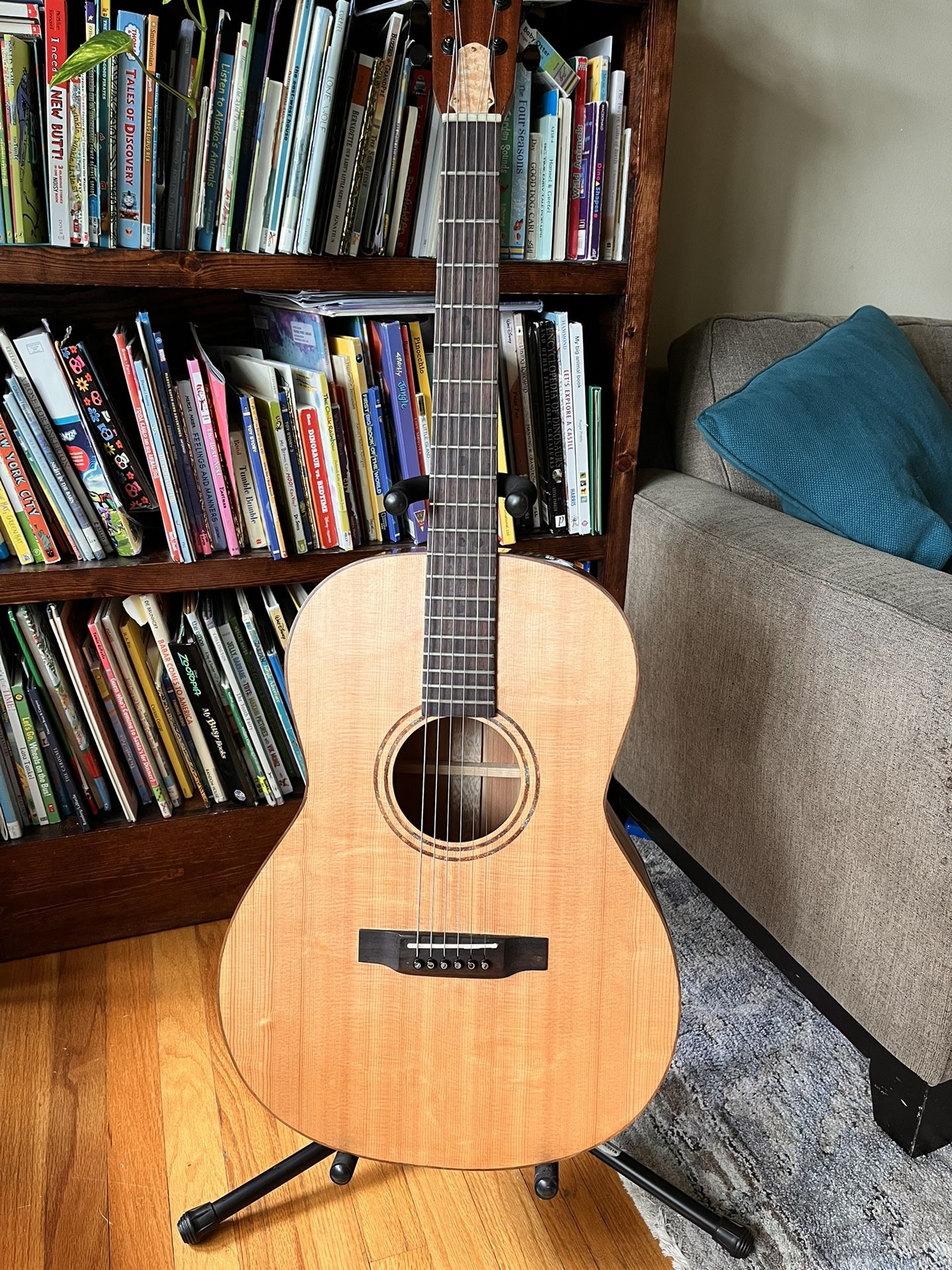 Handcrafted 000 12-Fret Guitar