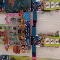 5 Piece Party & Gift Bundle : Encanto MI Familia 5 Piece Party & Gift Bundle