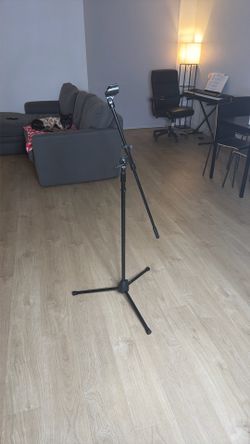 Professional Microphone Stand – Adjustable – Excellent Condition