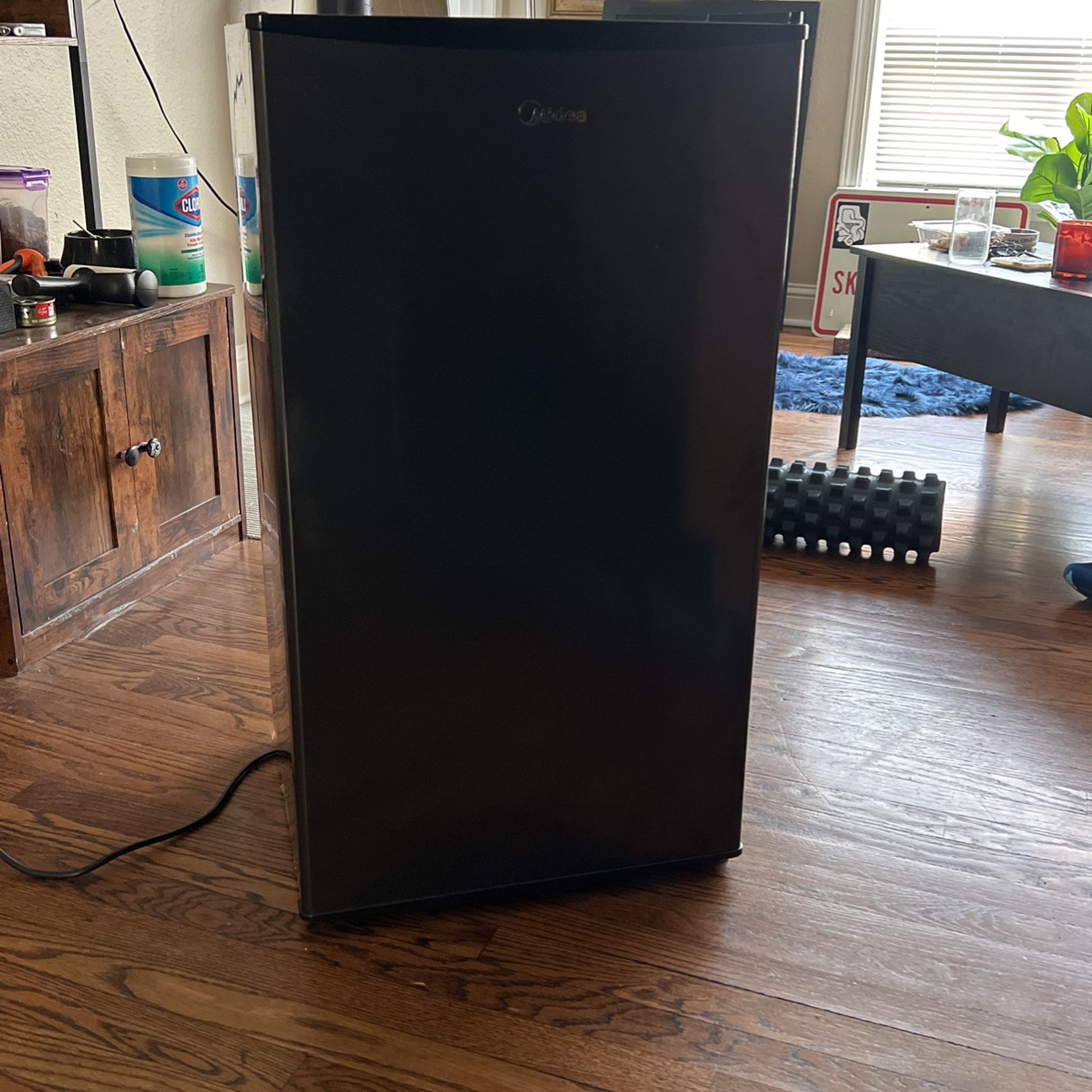 Midea Mini Fridge 