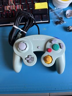 VERY GOOD CONDITION - Official Nintendo Symphonic Green GameCube Controller - US SELLER