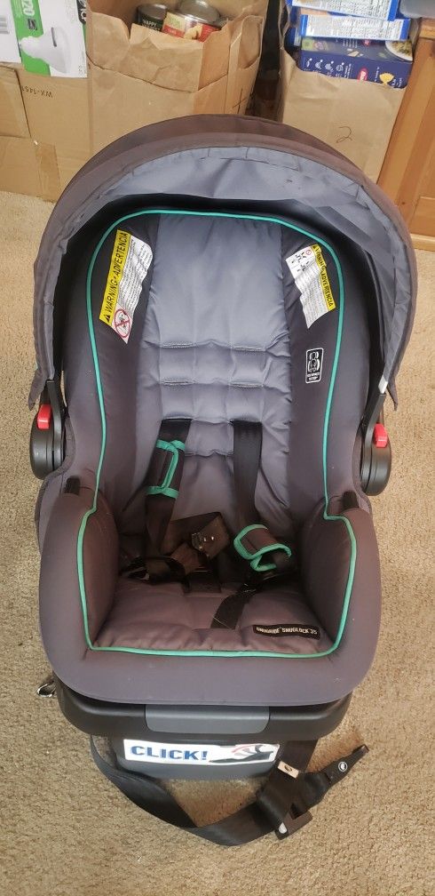 Graco Snugride Snuglock 35 +Base
Rear facing Infant
Car seat, Lake Green