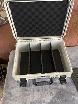 Sport card storage case