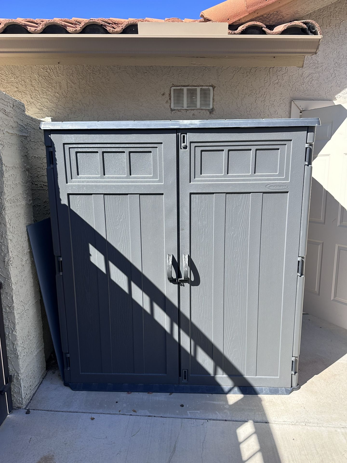 Sun cast Large Outdoor Shed $600 Retail 